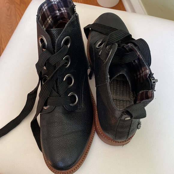 Kelsi Dagger Brooklyn Ankle Boots.   Closet Clear Out - Picture 3 of 9